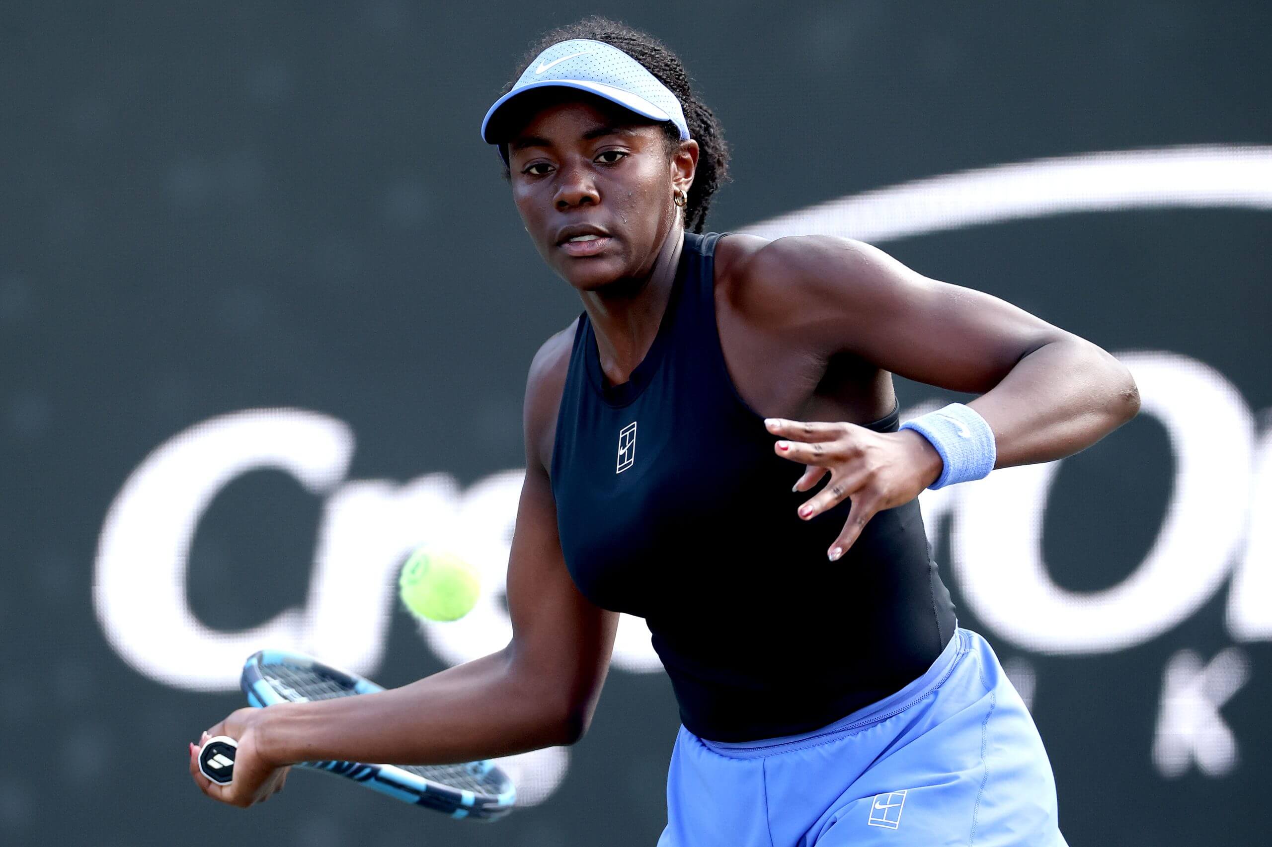 Akasha Urhobo prepares to hit a forehand with her eye on the ball.