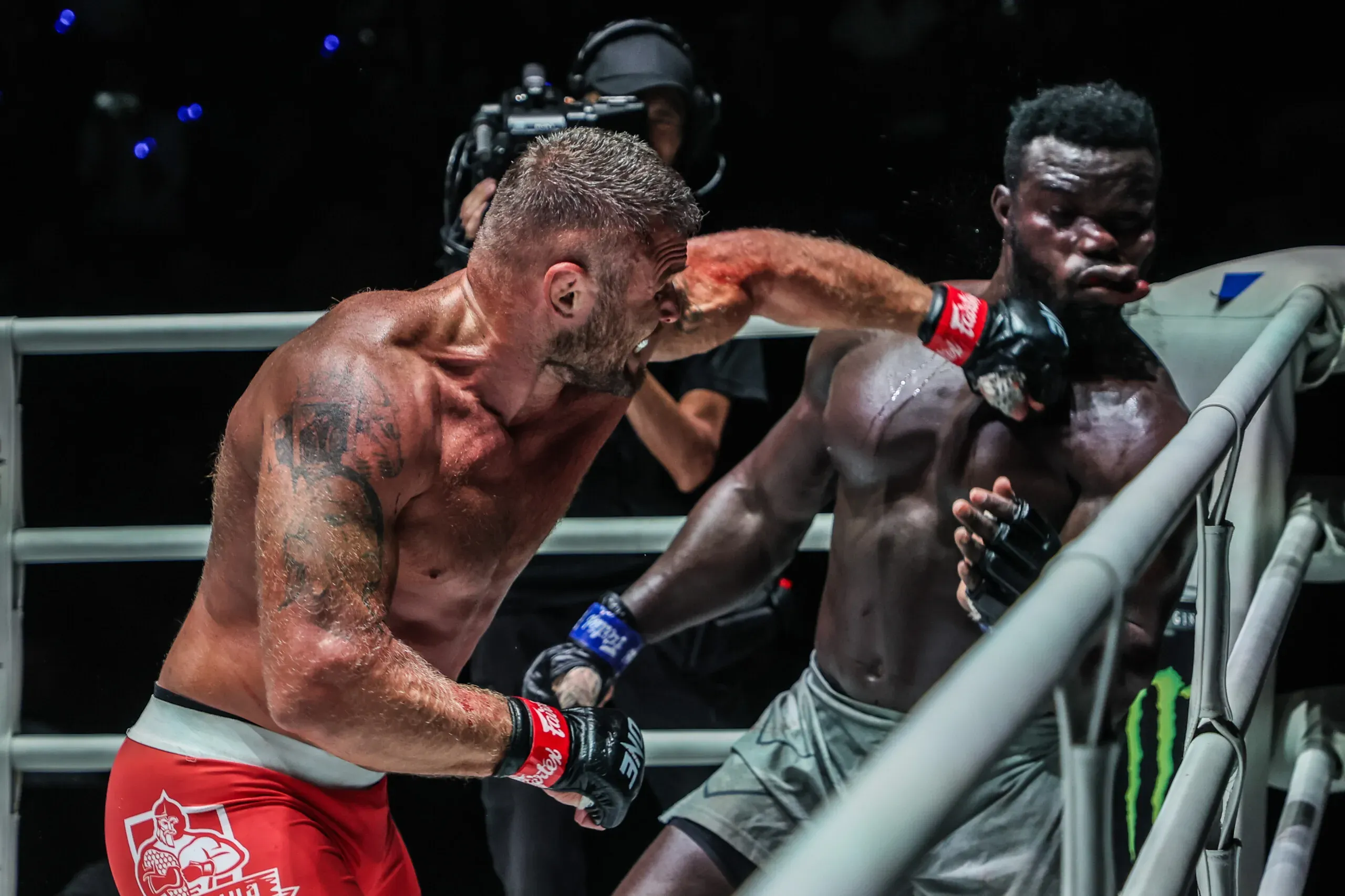 Anatoly Malykhin punches "Reug Reug" in the mouth