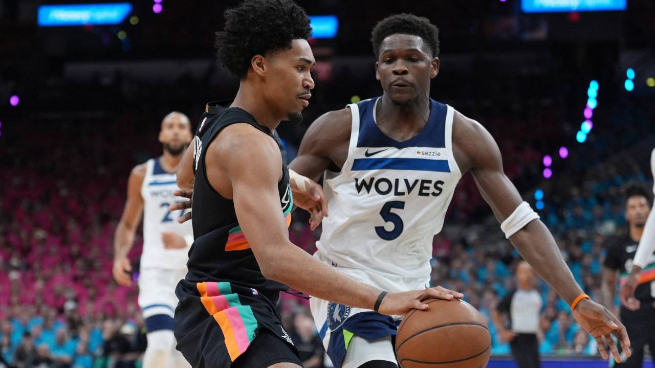 Timberwolves' Edwards cleared for Game 2, Dosunmu to return