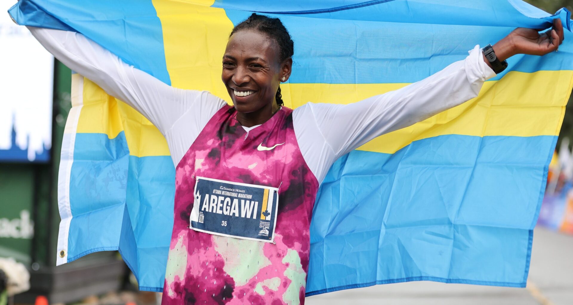CHEBOI, AREGAWI WIN WET AND COLD OTTAWA MARATHON