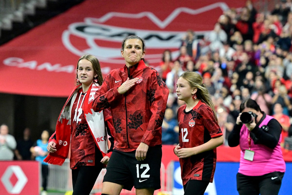 Canada’s Sinclair, De Rosario look back at their legendary soccer careers