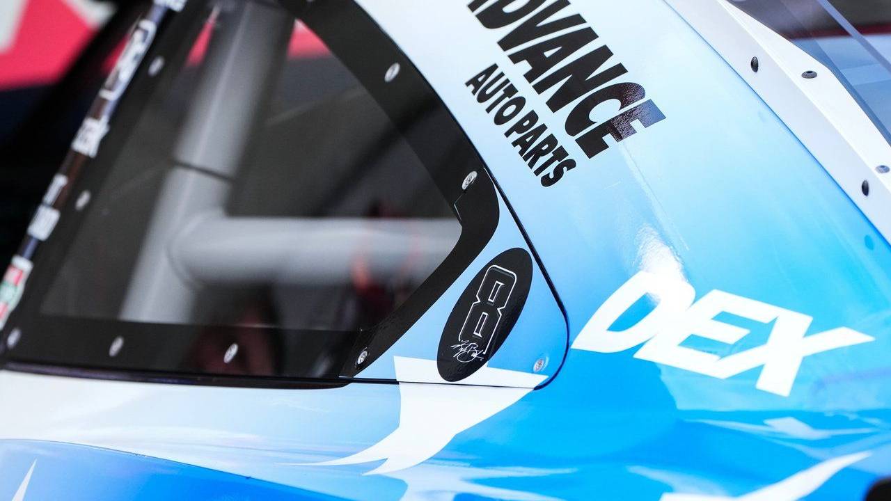 2-time NASCAR champion Kyle Busch receives tributes at Indianapolis 500