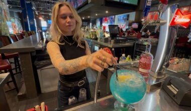 SHOELESS JOES BAR GRILL DRINK ALCHOHOL BARTENDER SPORTS TEAM