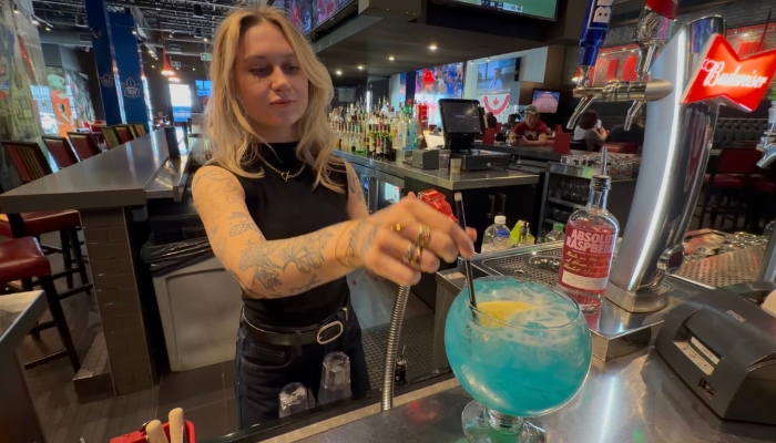 SHOELESS JOES BAR GRILL DRINK ALCHOHOL BARTENDER SPORTS TEAM