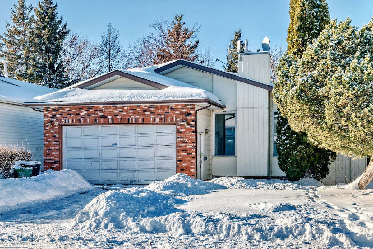 Rejigged price on Edmonton house nets two offers in 24 hours