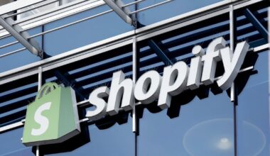 Shopify leans deeper into AI, reports US$581M Q1 loss
