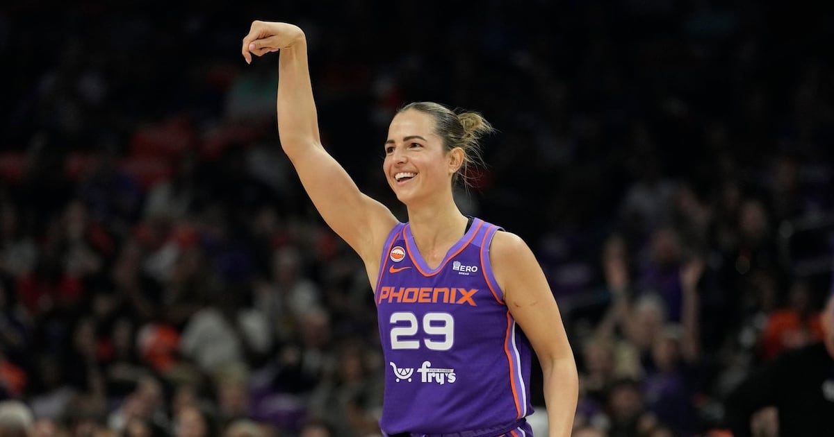 Jovana Nogic scores 27 points, Phoenix Mercury blow big lead before topping Chicago Sky