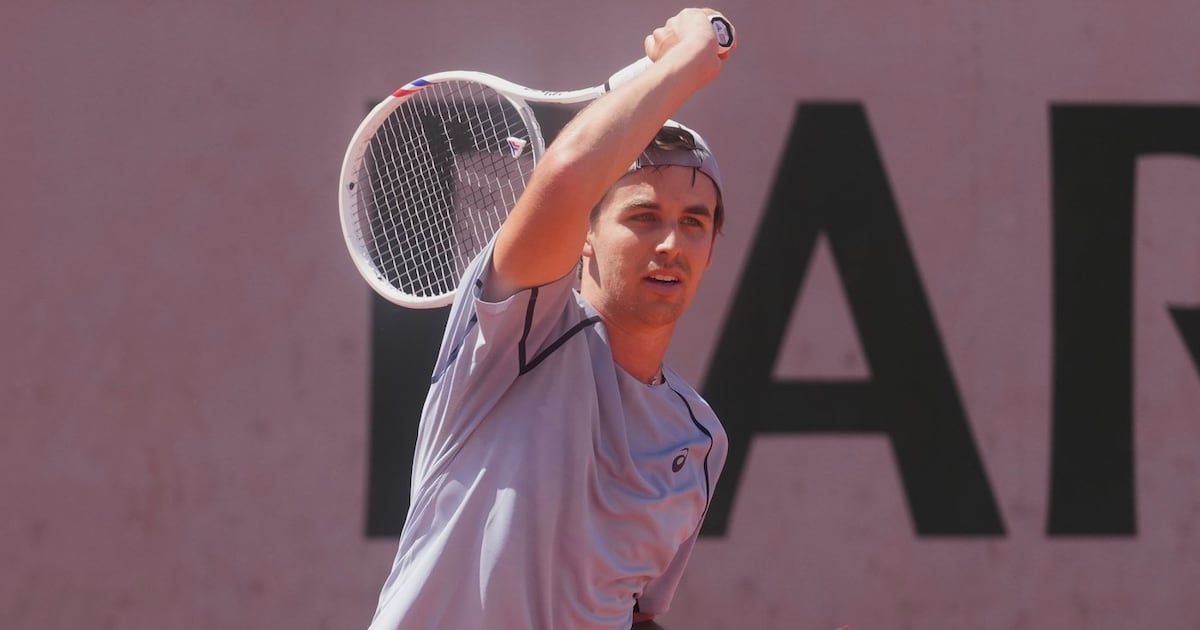 Unsung American Zachary Svajda sweeps into second week of Roland-Garros, pays tribute to late dad