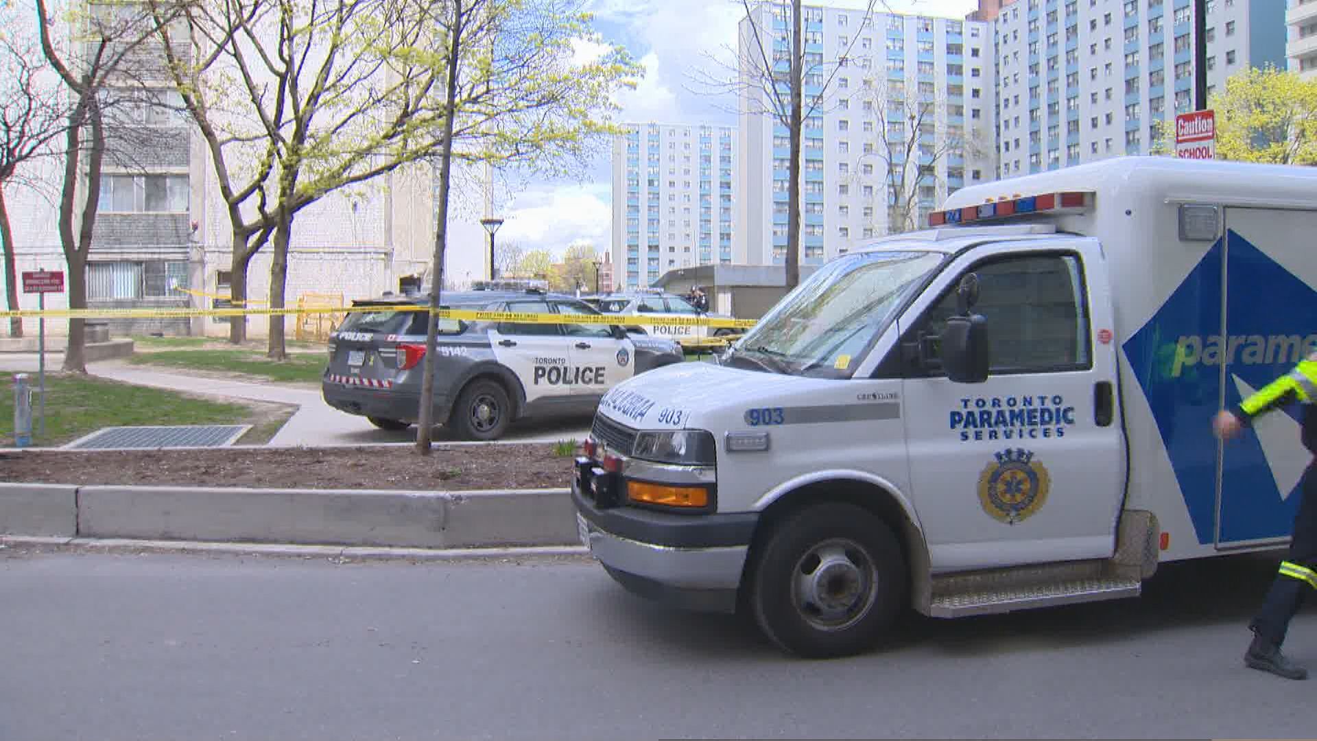 Click to play video: 'Suspect in stabbing dies “accidentally” while fleeing police'