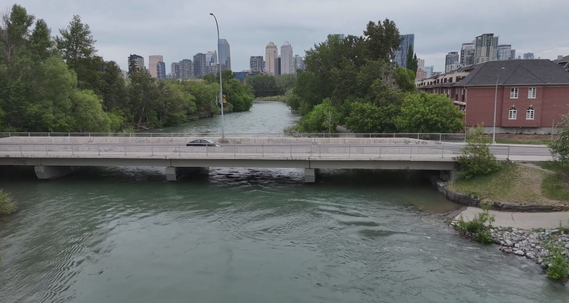 Heavy rain, rising rivers prompts safety warnings in Calgary