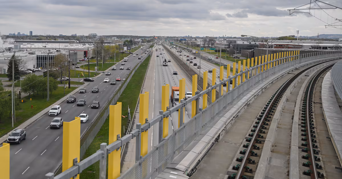 Commuters flock to new West Island REM branch ahead of opening - CTV News