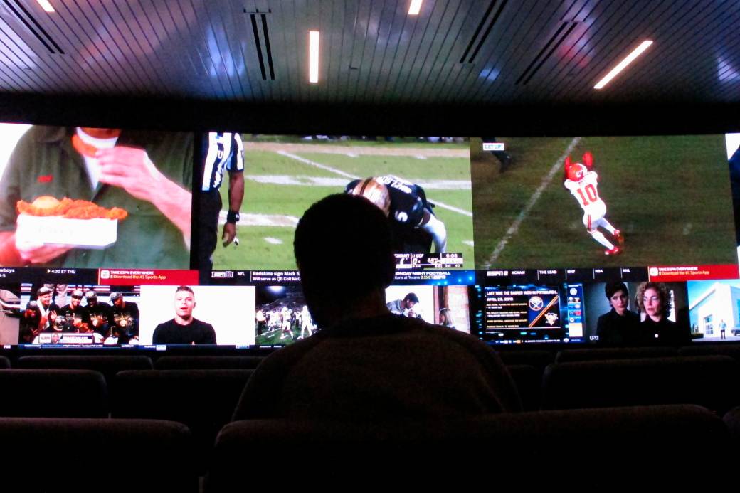Click to play video: 'Experts sound alarm over digital sports betting harming teens'