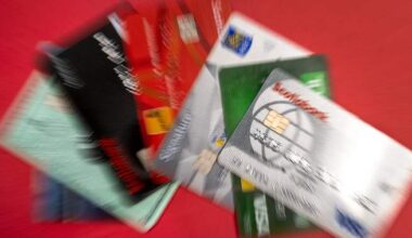 4 charged after credit cards stolen from Winnipeg gym lockers: police - Winnipeg