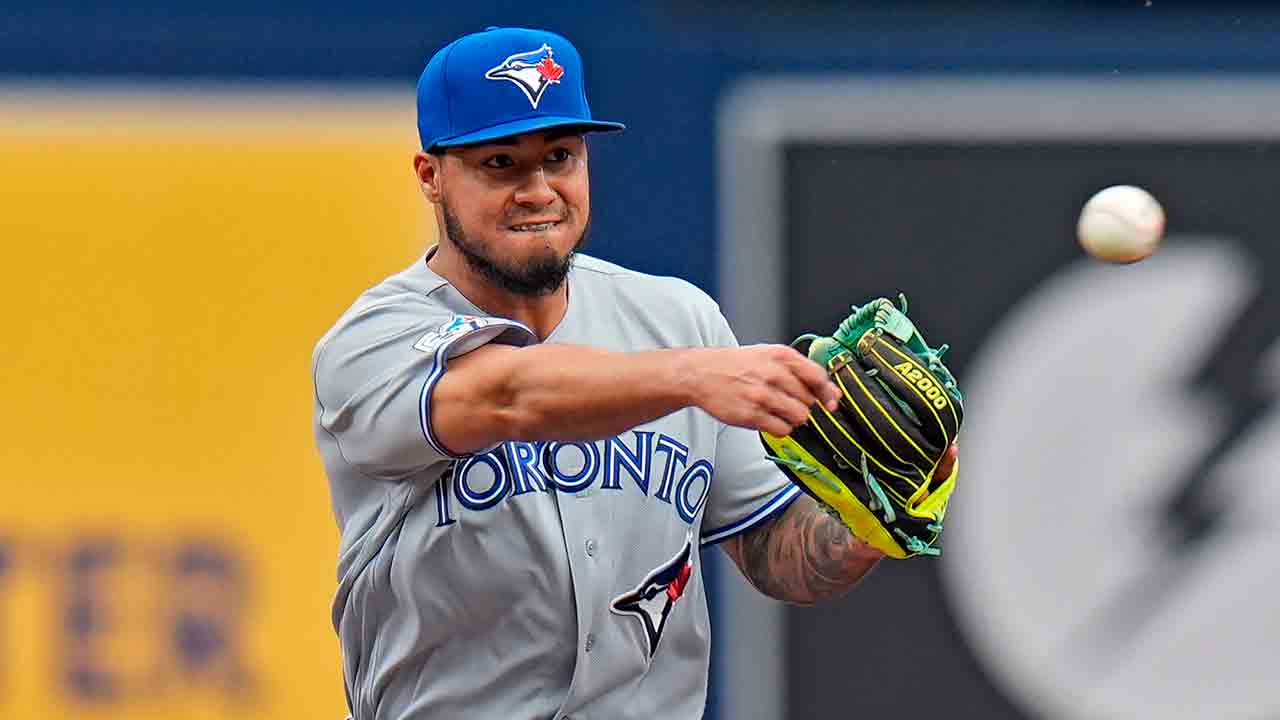Blue Jays place Lenyn Sosa on IL, send Chase Lee to triple-A
