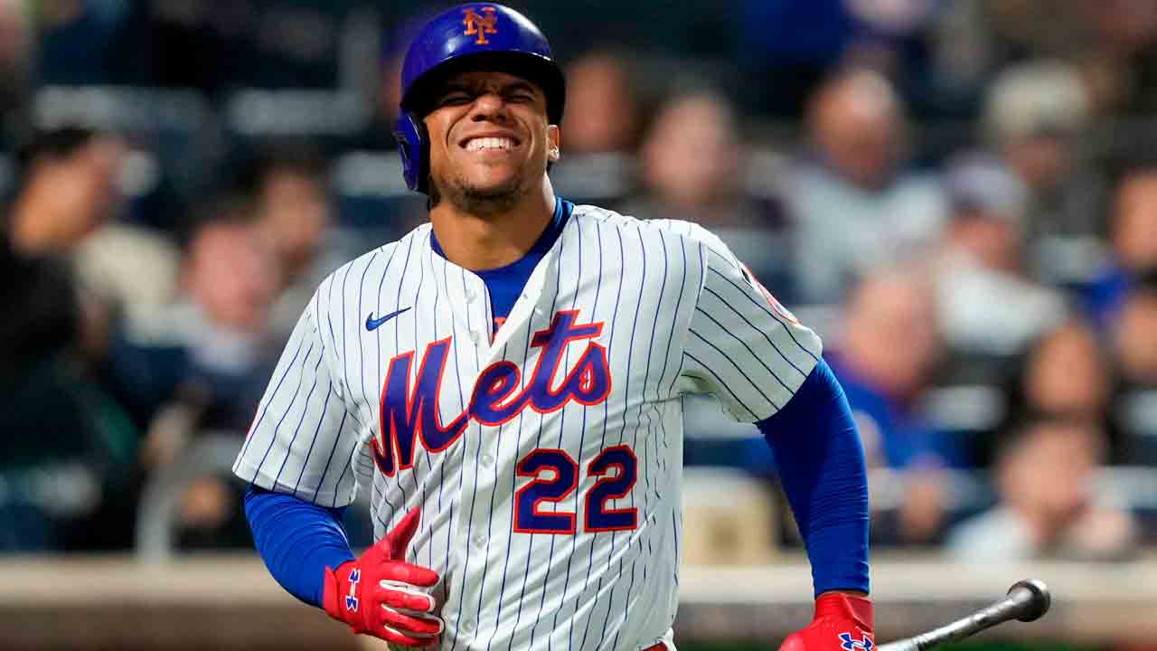 Mets' Juan Soto leaves game after fouling ball off right foot, X-rays negative
