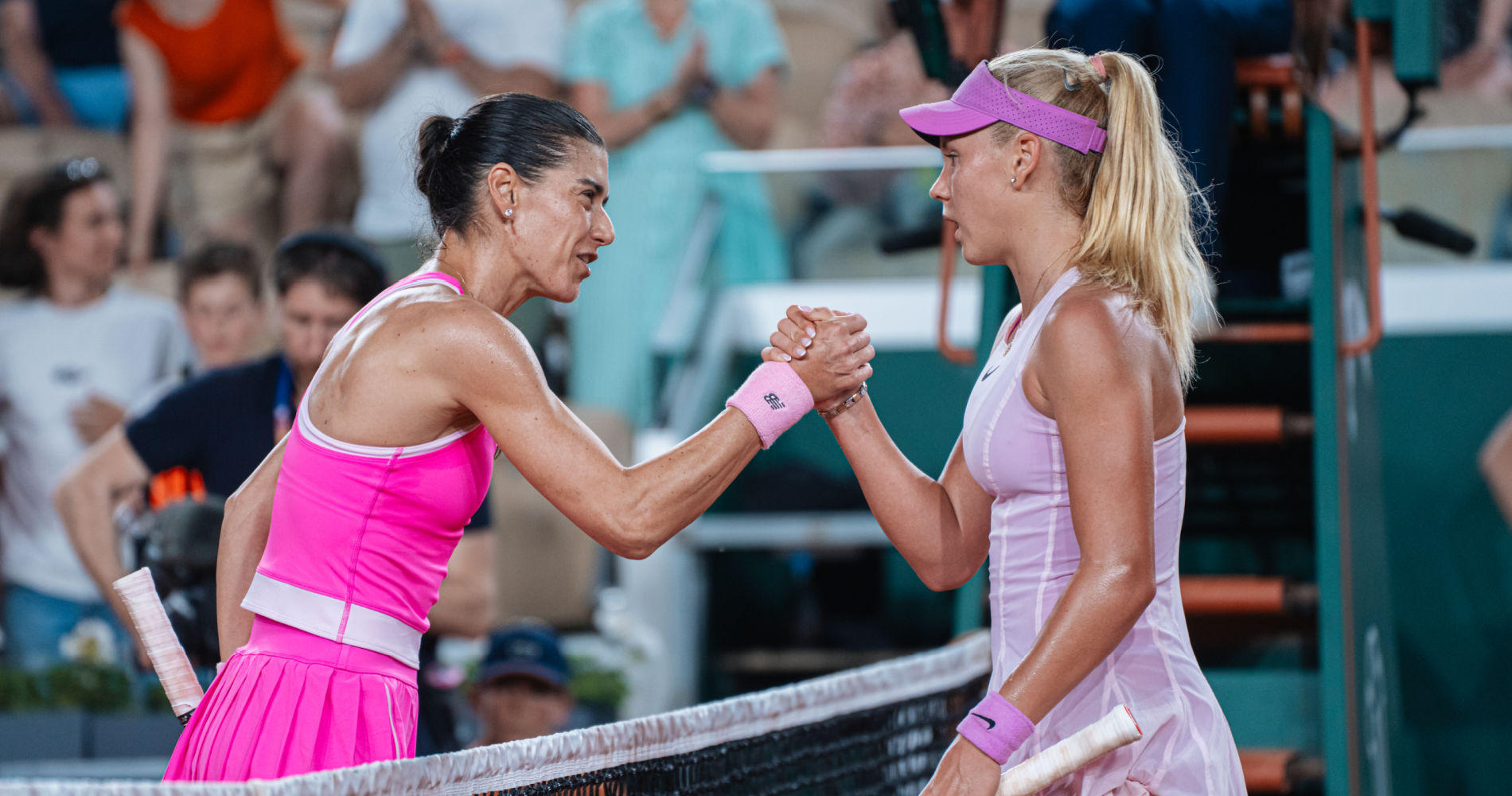 Cirstea Outlasts Efremova in Roland-Garros Farewell Opener