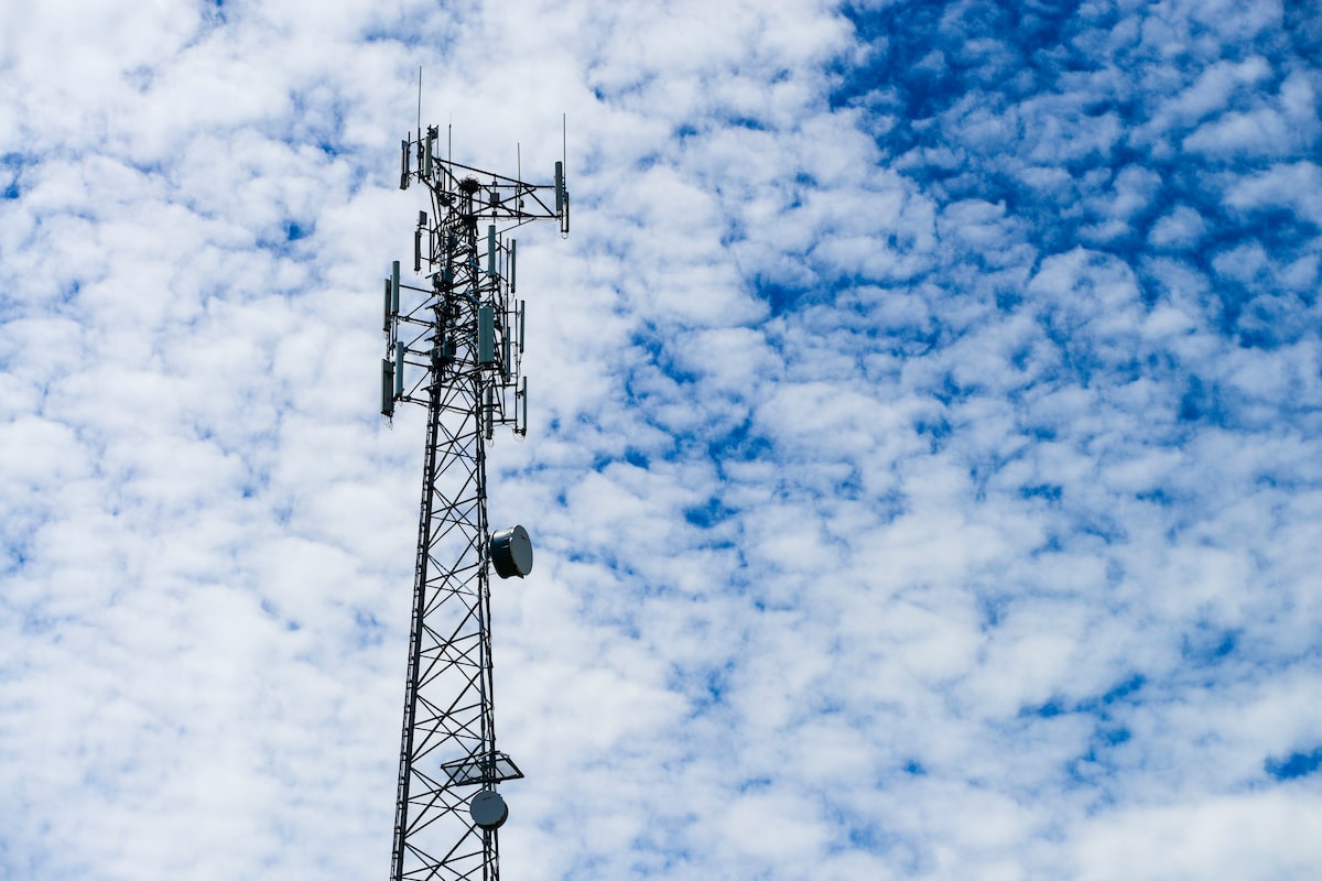Ottawa must boost wireless competition