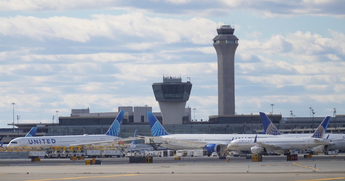 United flight landing in Newark strikes pole on New Jersey Turnpike, damages delivery truck - CTV News