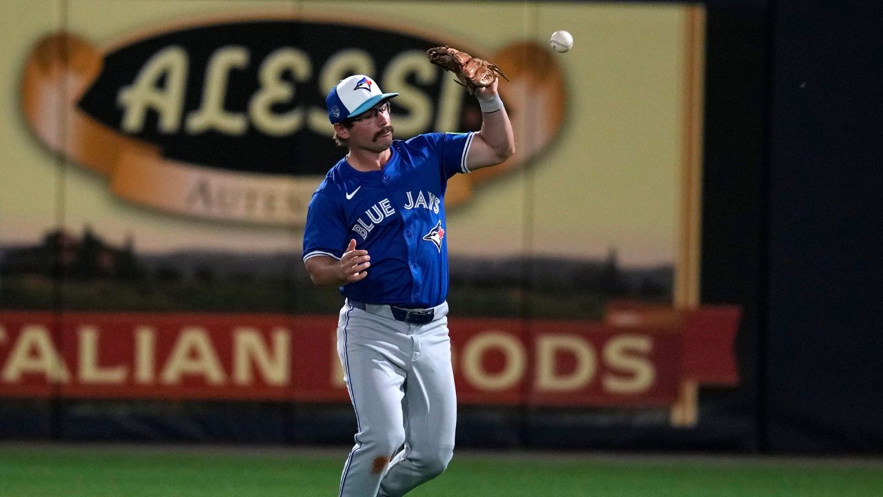 Blue Jays defence has inning to forget vs. Yankees