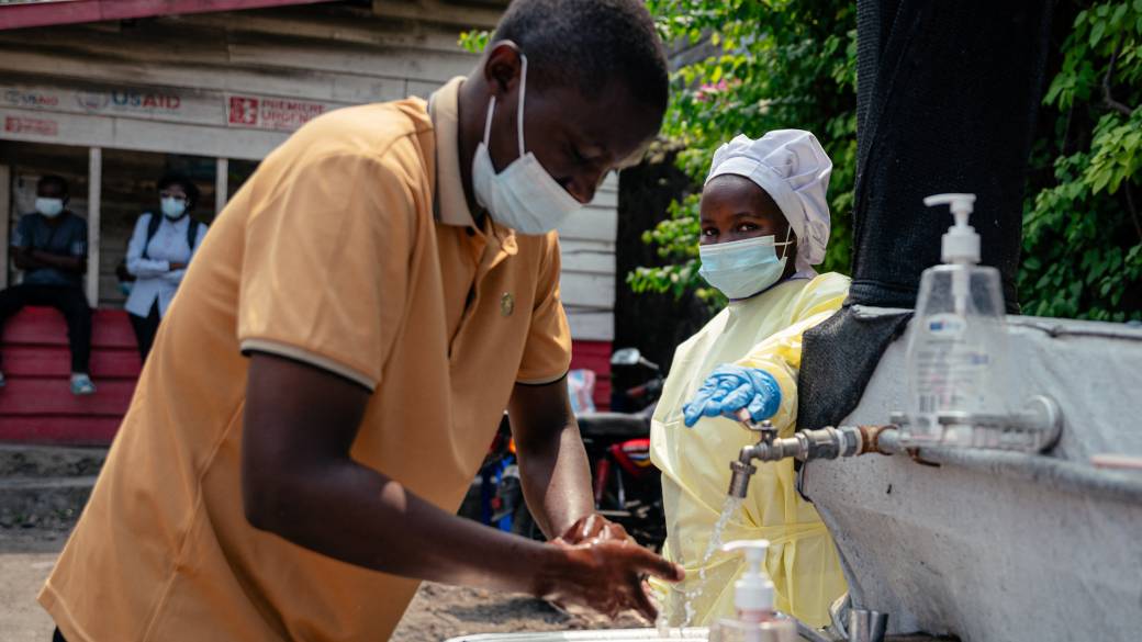 Click to play video: 'Ebola outbreak ‘may be larger than currently detected,’ WHO says as cases spike in Uganda, Congo'