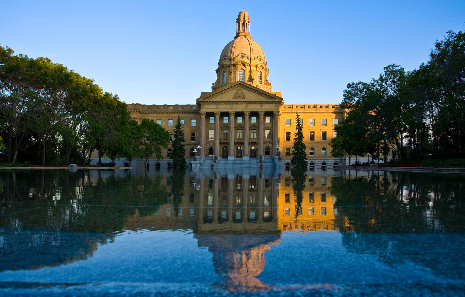 Alberta government pulls an Ontario and goes after bike lanes