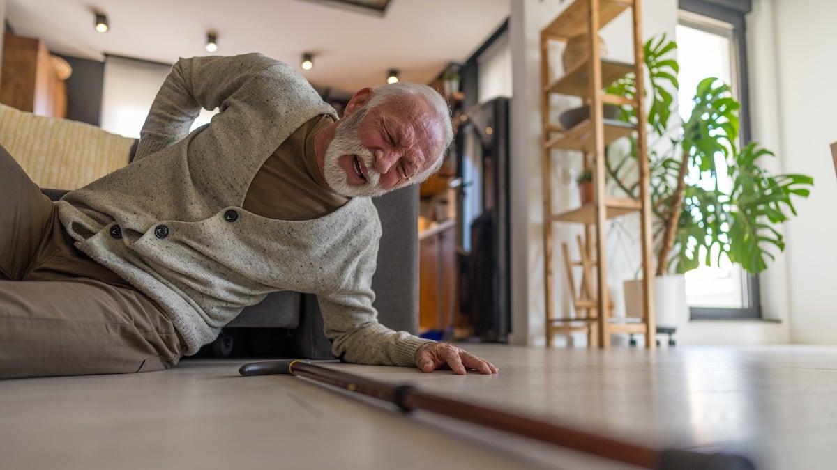 Falls After 40 May Warn of Future Dementia, Major Review Finds : ScienceAlert