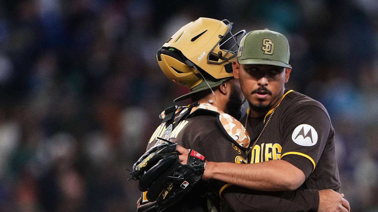 MLB Roundup: Mariners lose slugfest to Padres