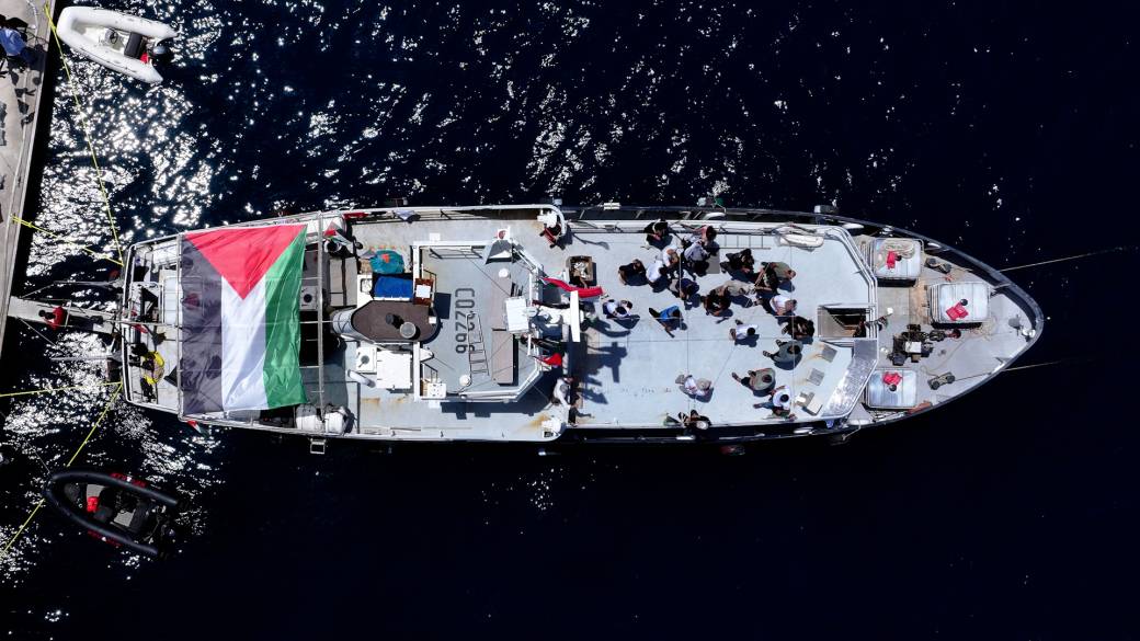 Click to play video: 'Israel deports Gaza flotilla activists amid global backlash'