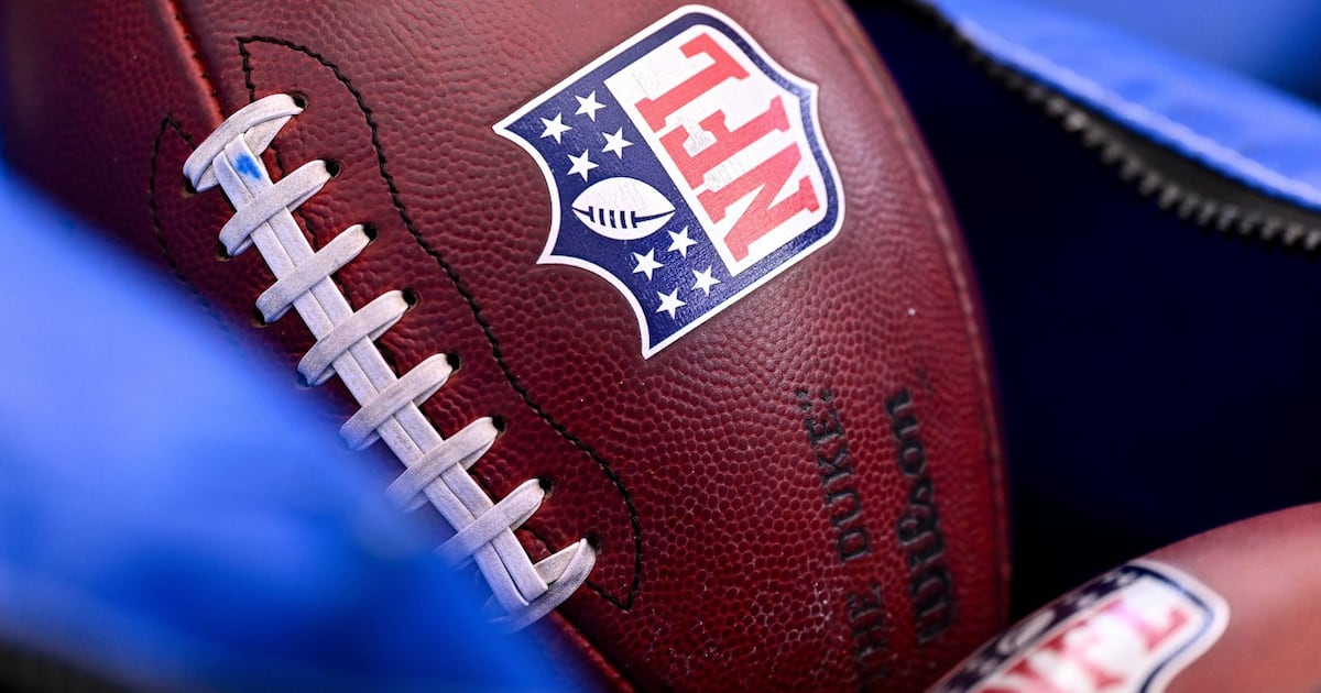 NFL, referee association nearing deal: AP sources