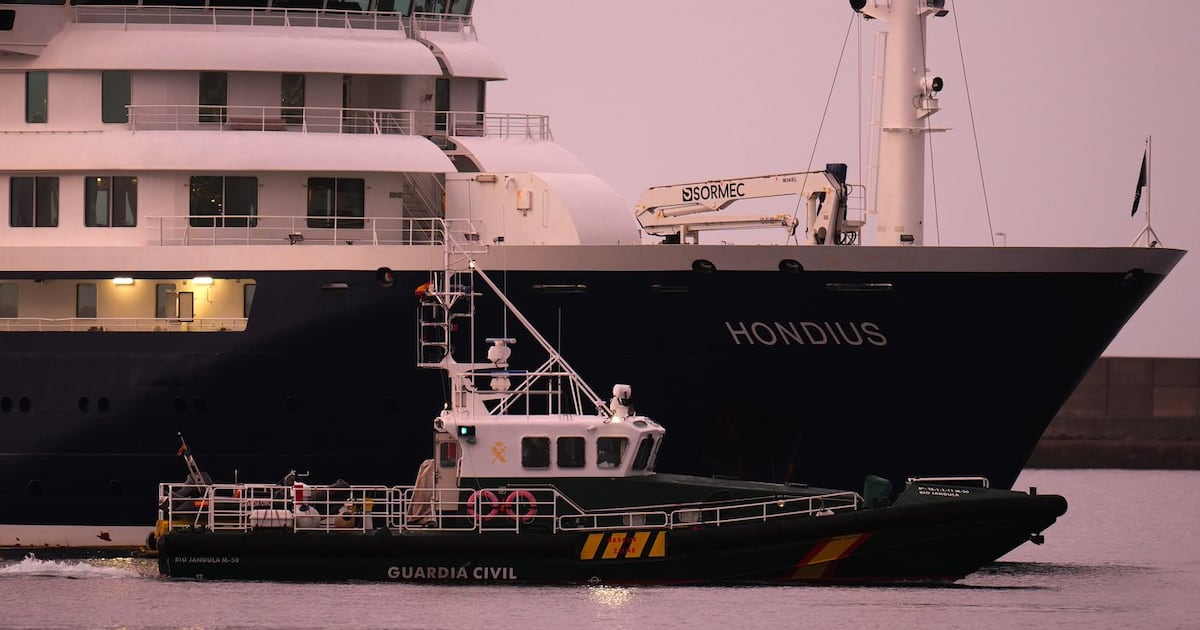 Canadians on ship to disembark