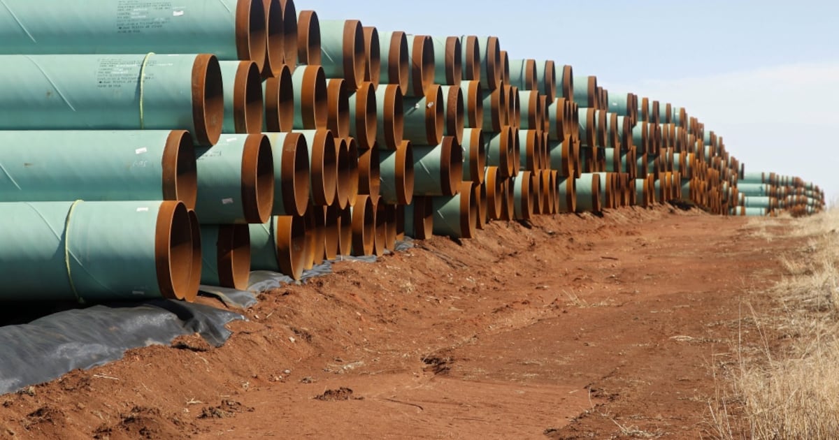 Canada-U.S. oil pipeline close to reaching requirement