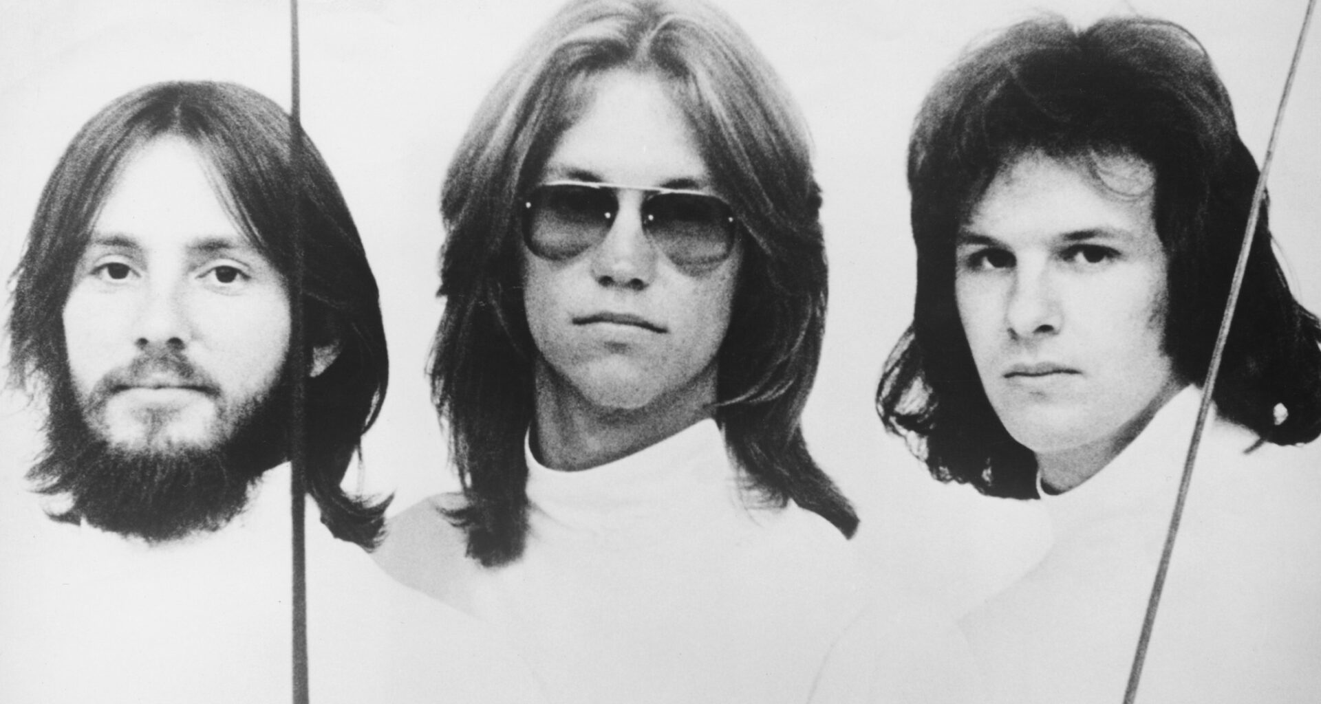 3 Acoustic Classic Rock Songs From the 1970s You’ll Recognize in Two Seconds