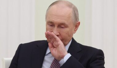 Russian debt defaults are surging as Putin hides in bunkers fixated on war instead of the economy