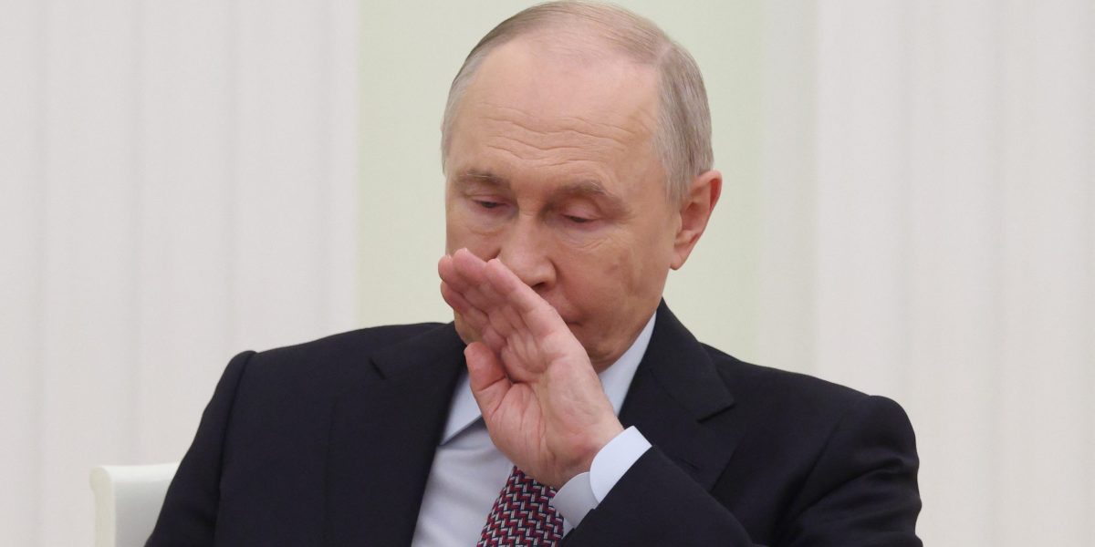 Russian debt defaults are surging as Putin hides in bunkers fixated on war instead of the economy