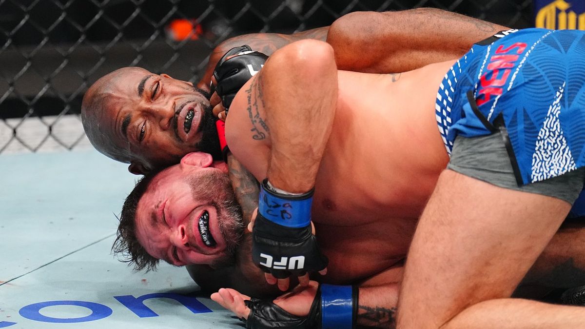 UFC legend sets unwanted record on Khamzat Chimaev v Sean Strickland card