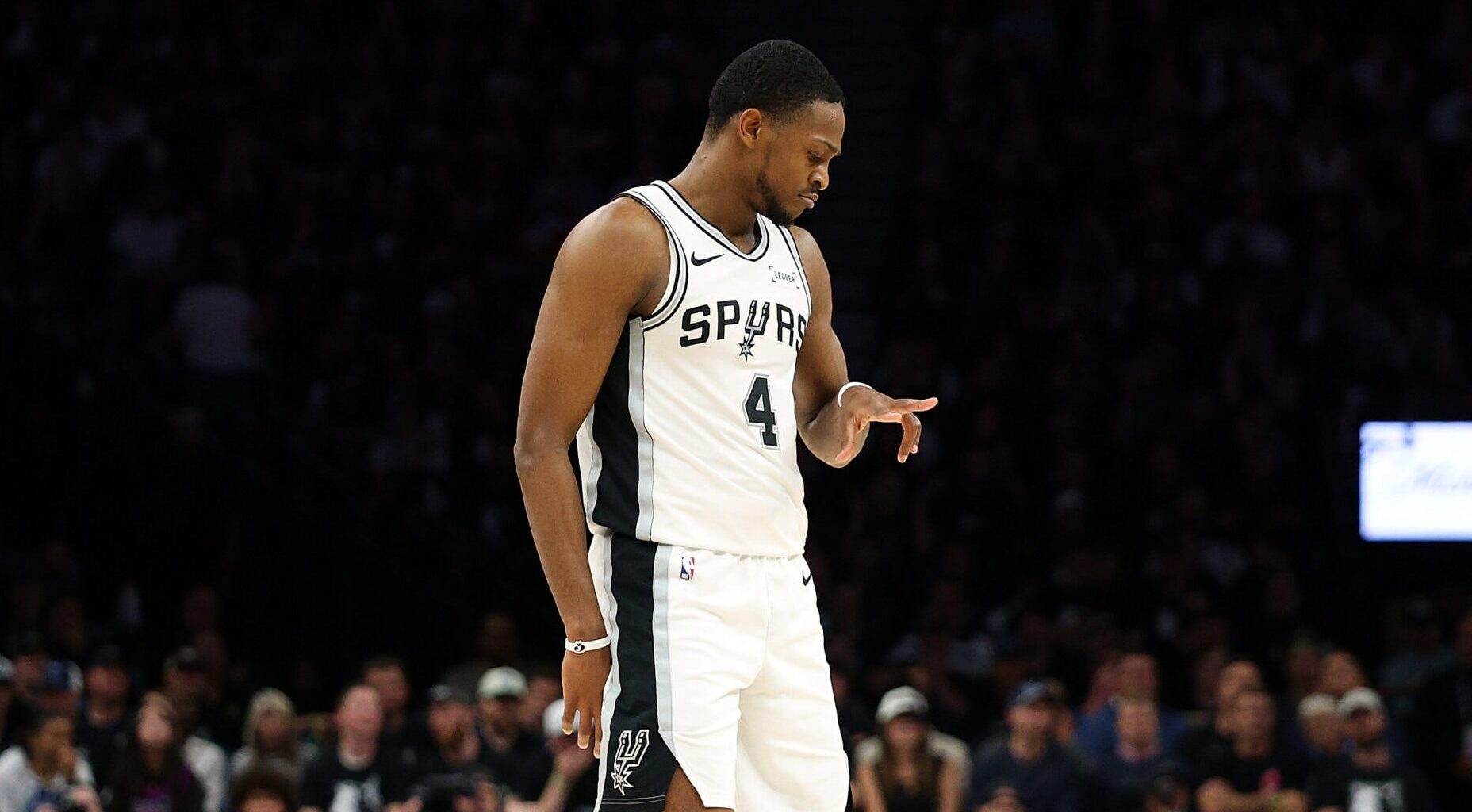 Recap: Victor Wembanyama hits Stephen Curry 3-pointer, lifts Spurs to win in instant classic