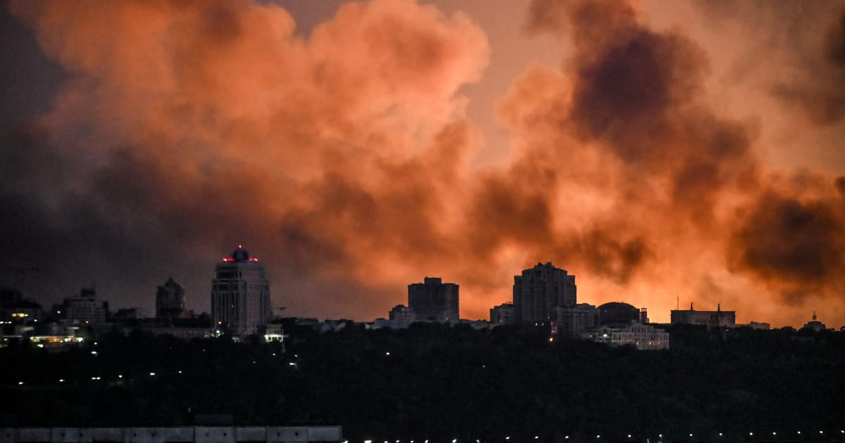 Russia batters Kyiv with massive missile and drone attack – POLITICO