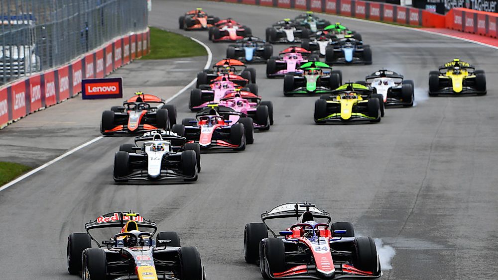 Tsolov and van Hoepen go wheel-to-wheel into the first corner at lights out