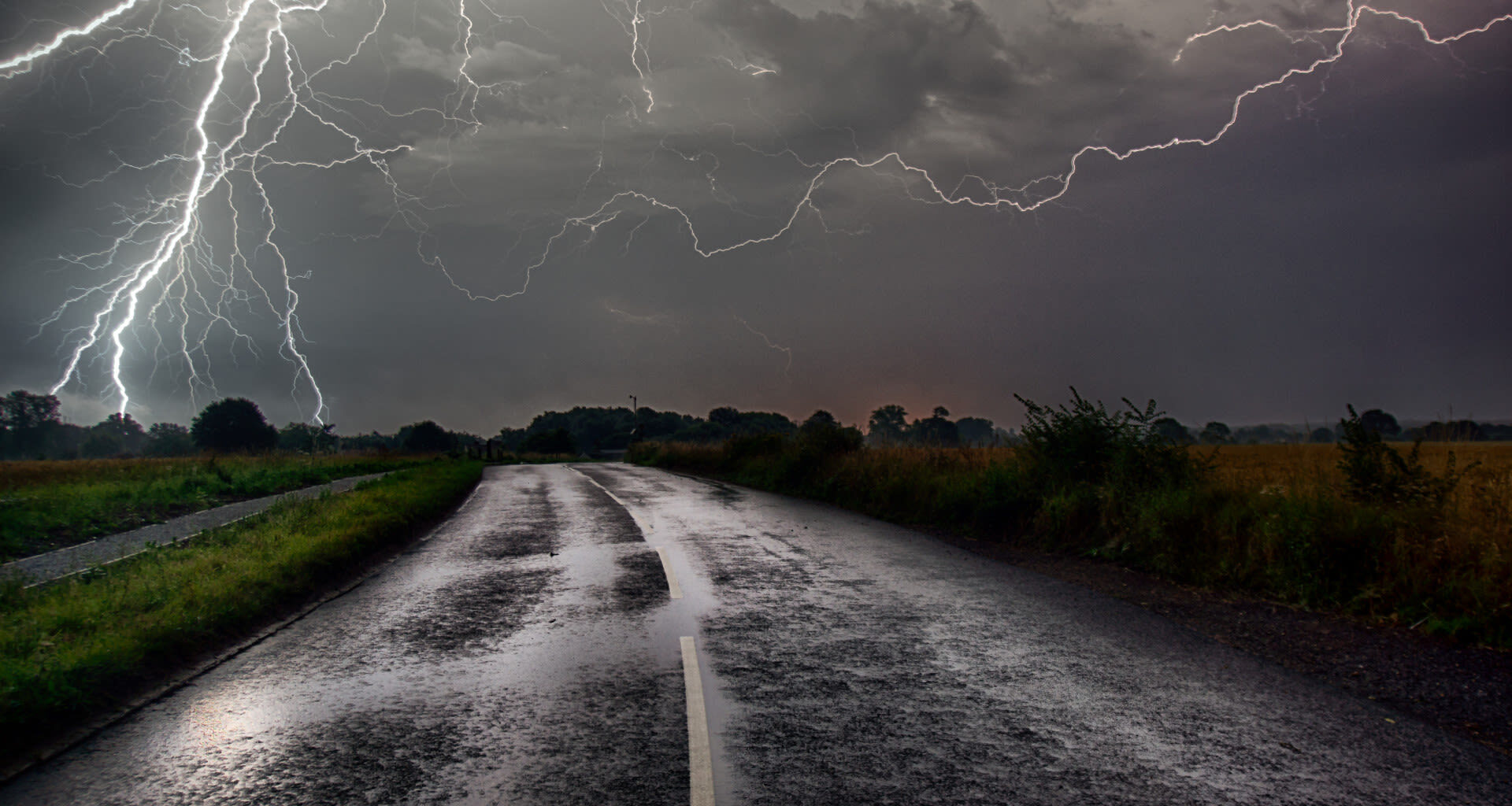 Tomorrow's Weather Toronto (May 26): Thunderstorms Then Clear Skies