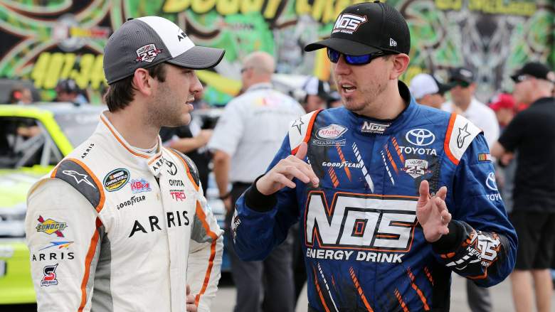 Kyle Busch talking with Daniel Suárez at Kentucky Speedway in 2016.