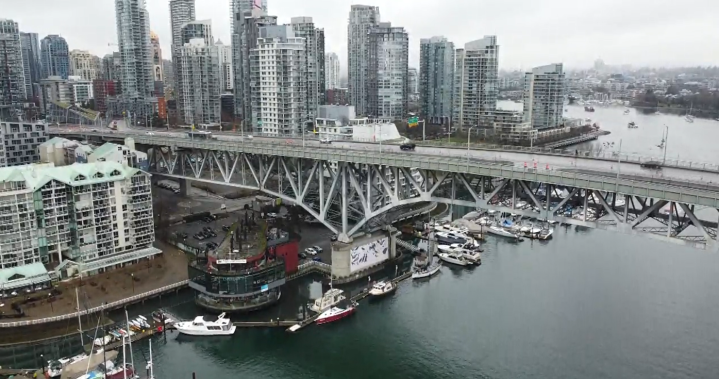 Suicide barriers needed on Vancouver’s Granville Street Bridge, advocates say 
