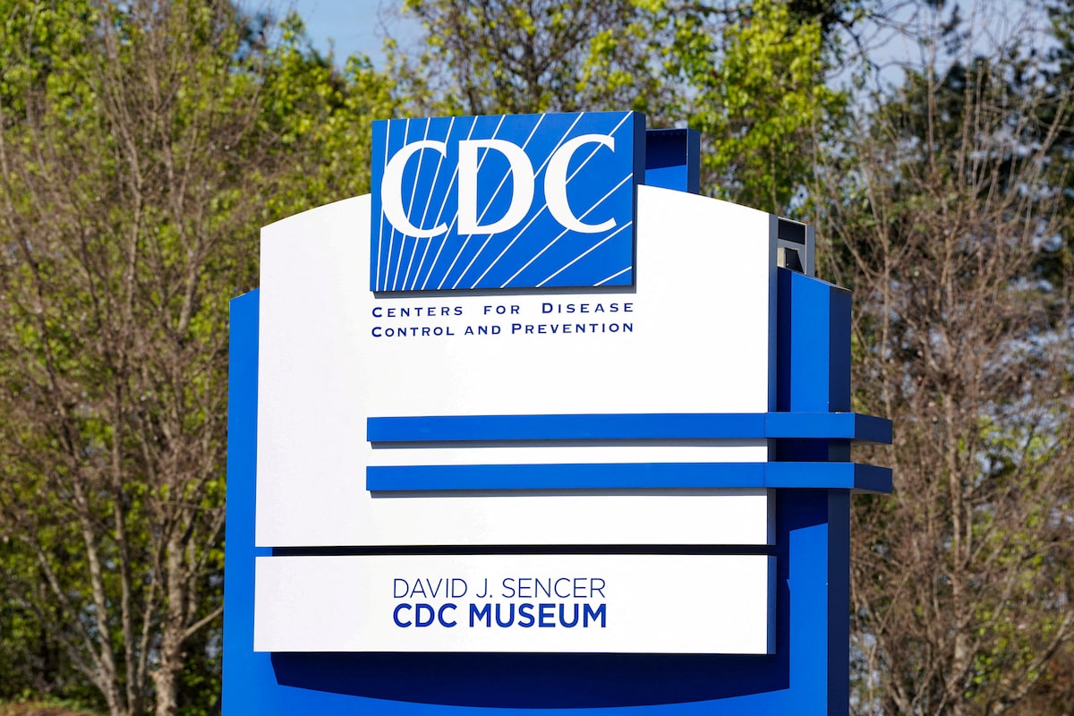 U.S. doctor tests positive for Ebola, CDC says