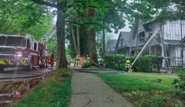Fire crews battle blaze at Vancouver home