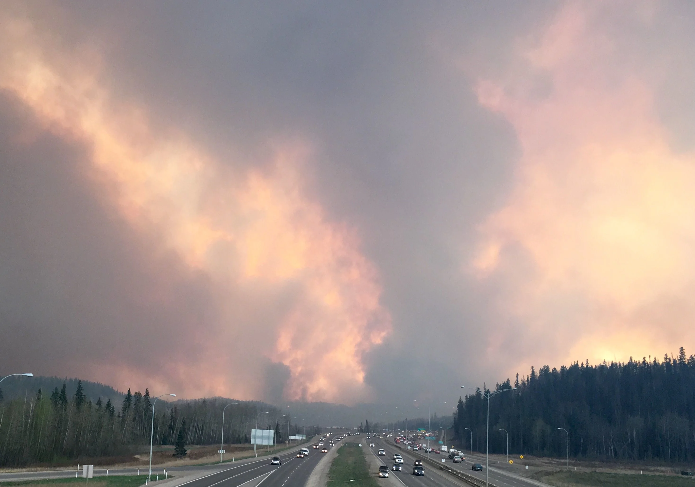 Fort McMurray, Alta., wildfire in May 2016/Jude Groves/Submitted to The Weather Network