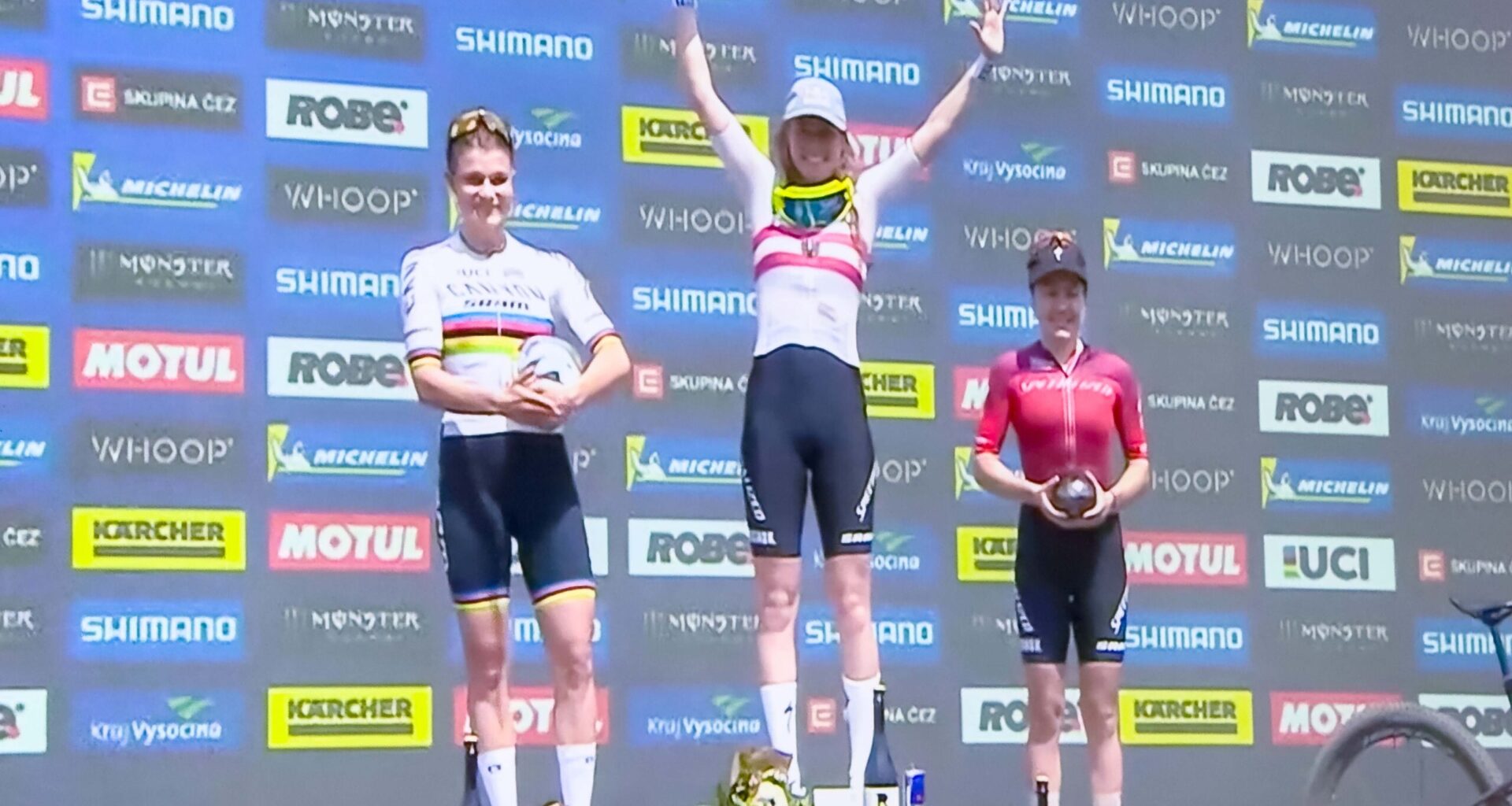 Laura Stigger crushes Nové Město as Evie Richards crashes out of World Cup battle
