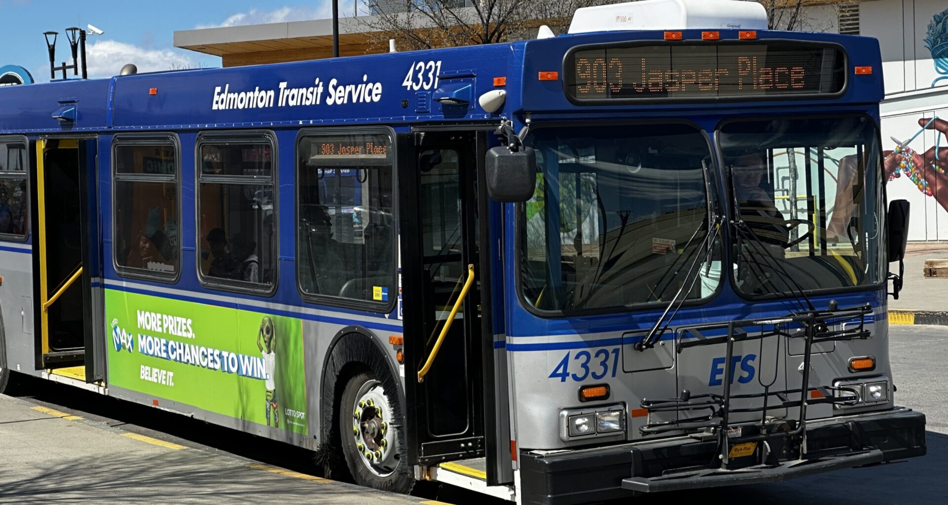 Over half of Edmonton buses are aging, transit group calls for renewal