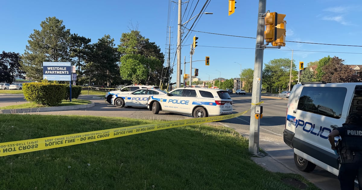 2 youths in hospital following Mississauga fight