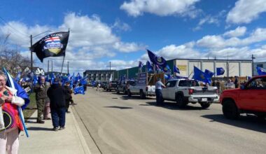 Alberta separation group delivers petition, says it has enough names for referendum