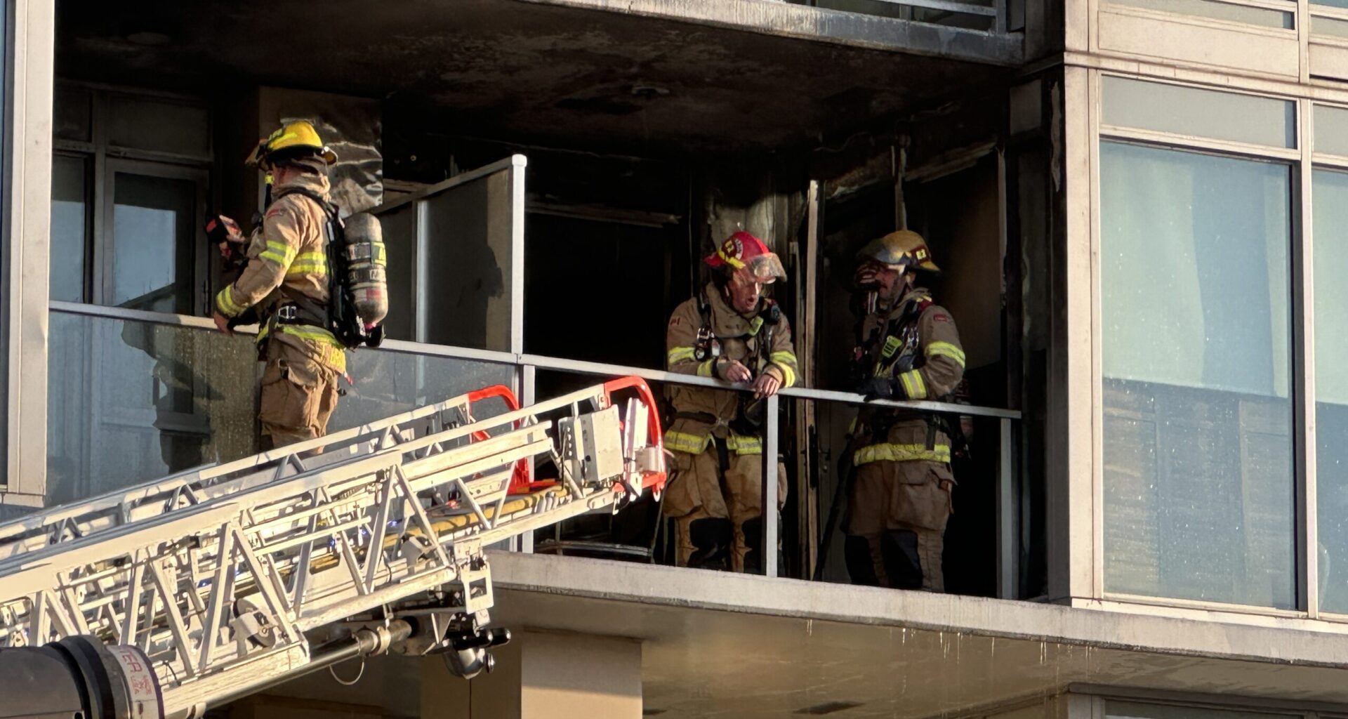 Fire crews respond to downtown Calgary condo fire