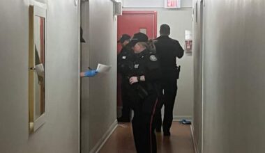 Suspect falls from balcony, dies while fleeing police after Toronto stabbing: SIU